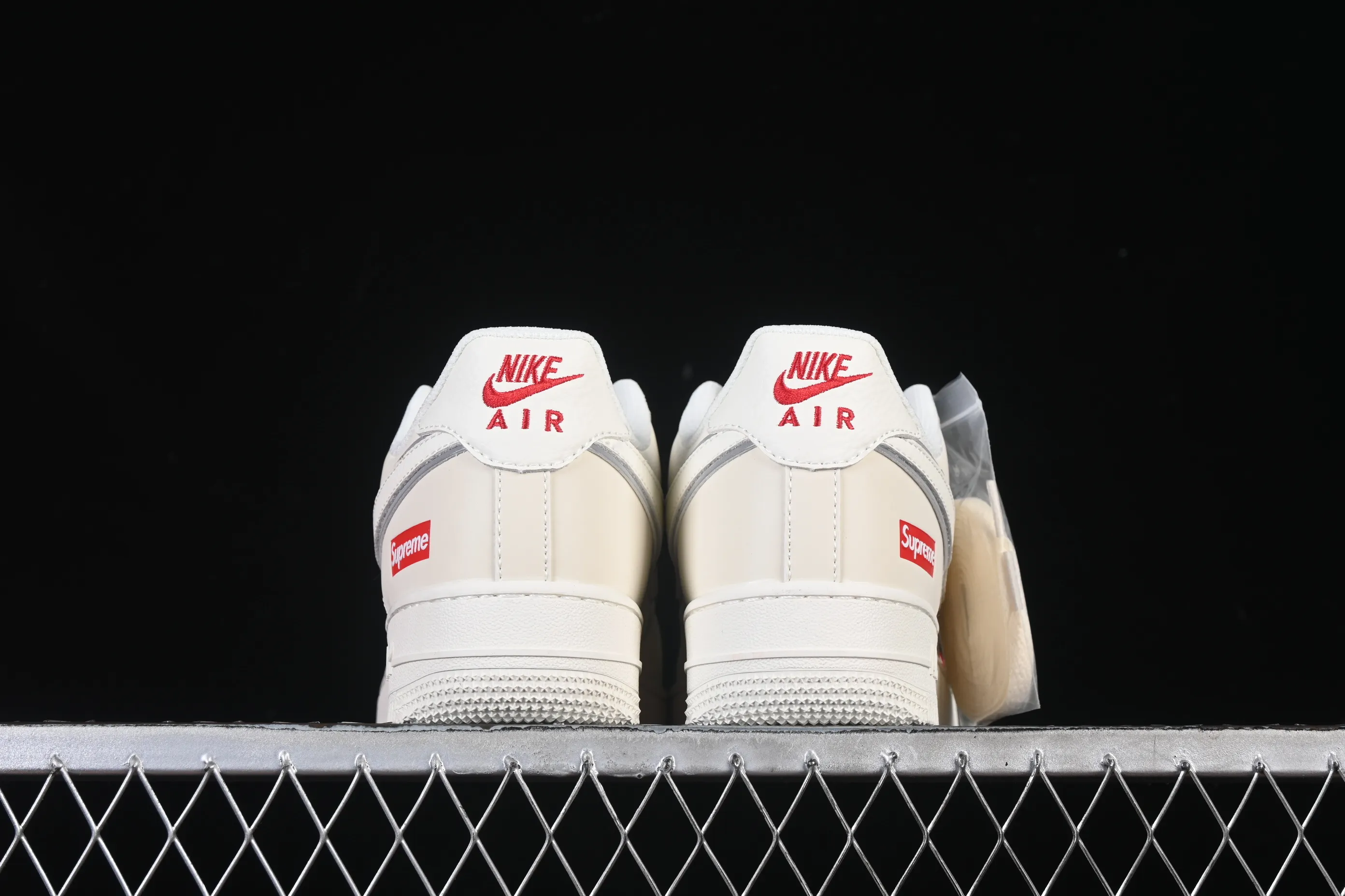 All categories Nk Air Force 1 Air Force series Nk Air Force 1 Low Air Force low top Nike Air Force 1'07 Low Supreme co-branded off-white small red hook Air Force 1 low-top casual sneakers CS5288-052